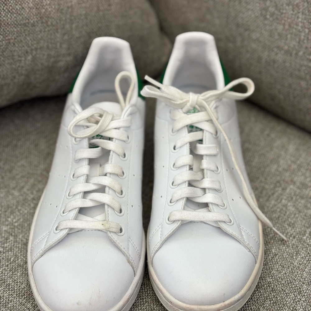 Classic Stan Smith Adidas White Sneakers with Green Accents